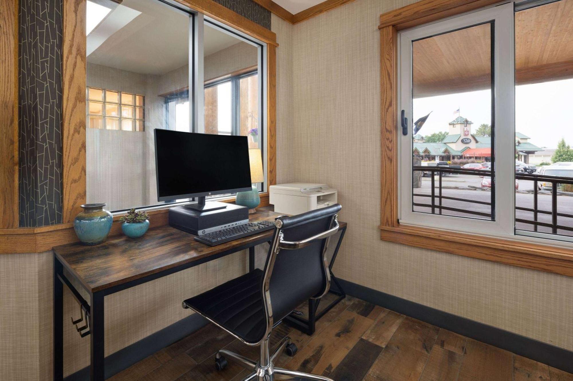 Days Inn & Suites By Wyndham Bozeman Buitenkant foto