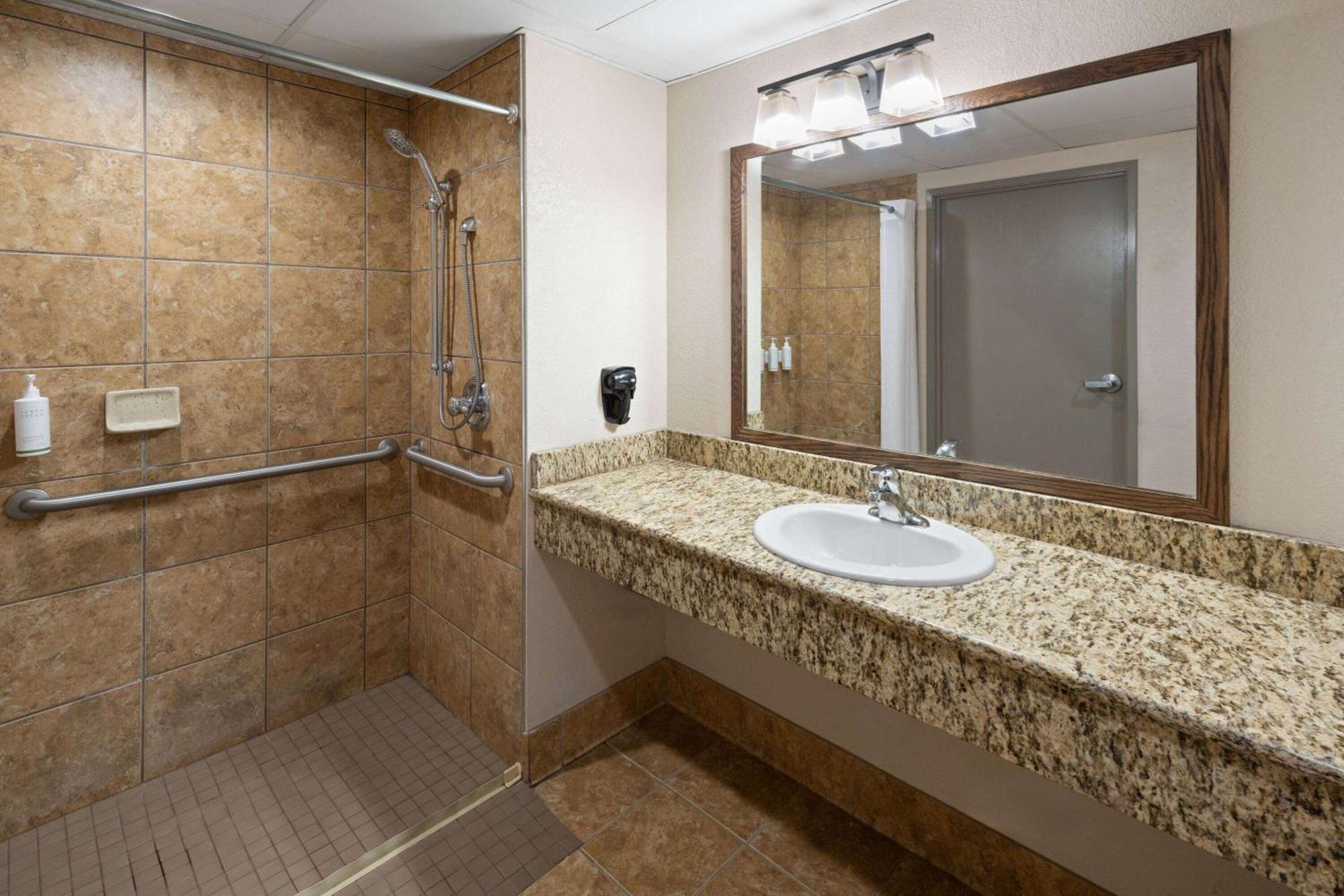 Days Inn & Suites By Wyndham Bozeman Buitenkant foto