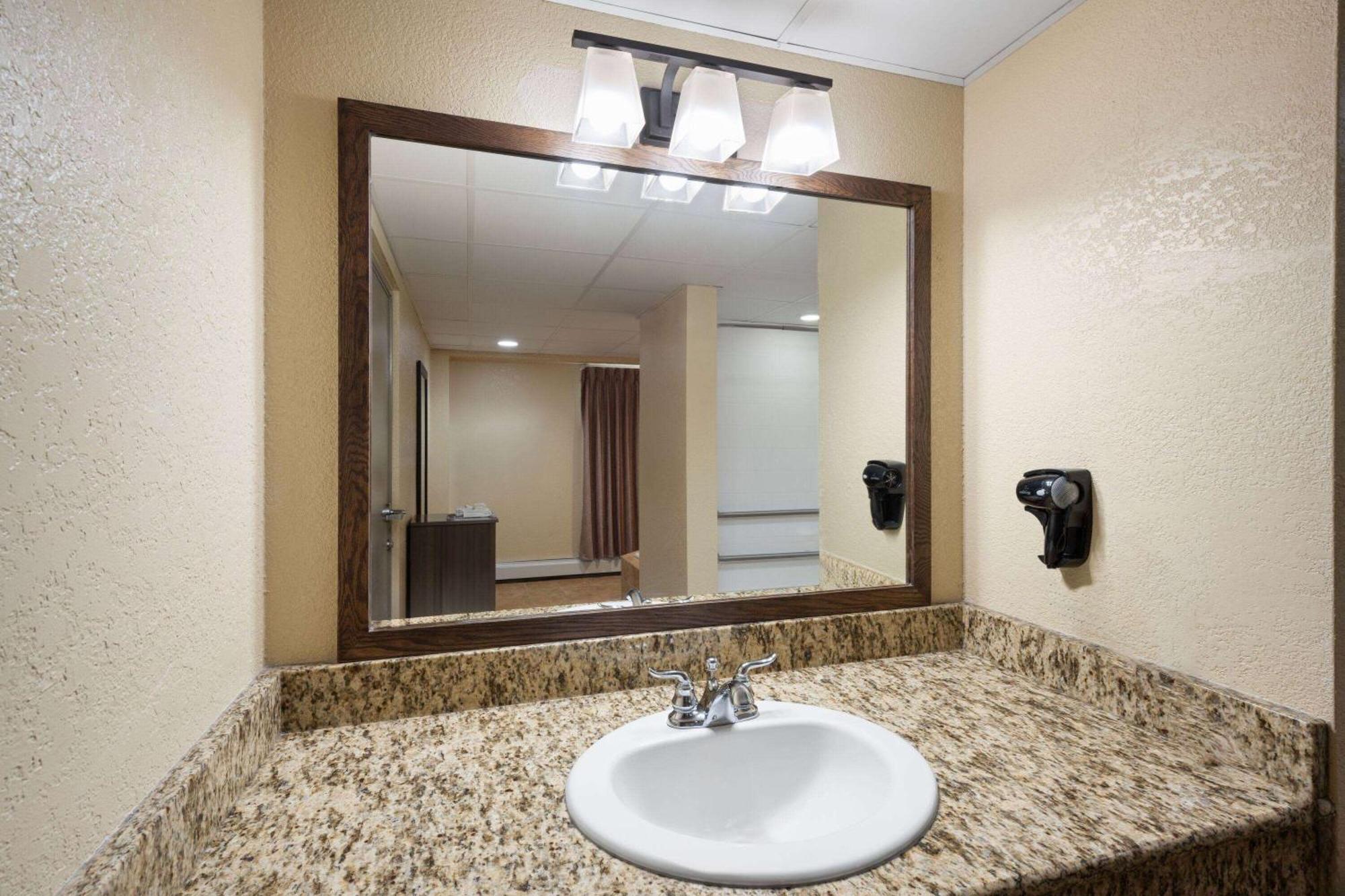 Days Inn & Suites By Wyndham Bozeman Buitenkant foto